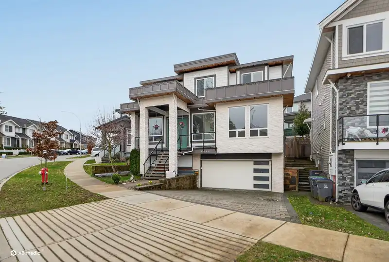 14298 62 AVENUE - photo 1 of 36
