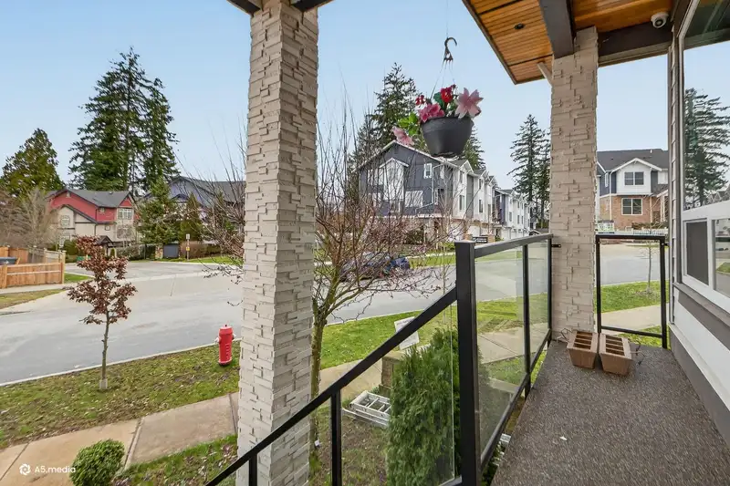 14298 62 AVENUE - photo 4 of 36