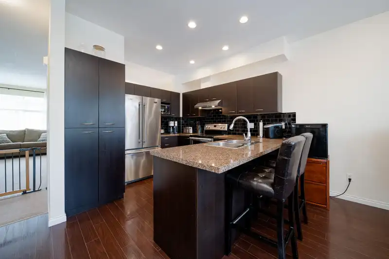 7 6785 193 STREET - photo 2 of 35