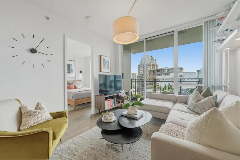 1707 1082 SEYMOUR STREET - photo 1 of 25