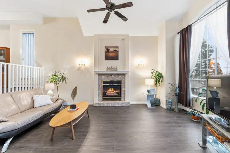 305 SORRENTO PLACE - photo 4 of 25