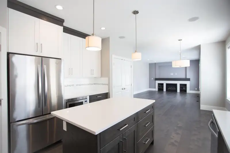 6116 147B STREET - photo 4 of 24