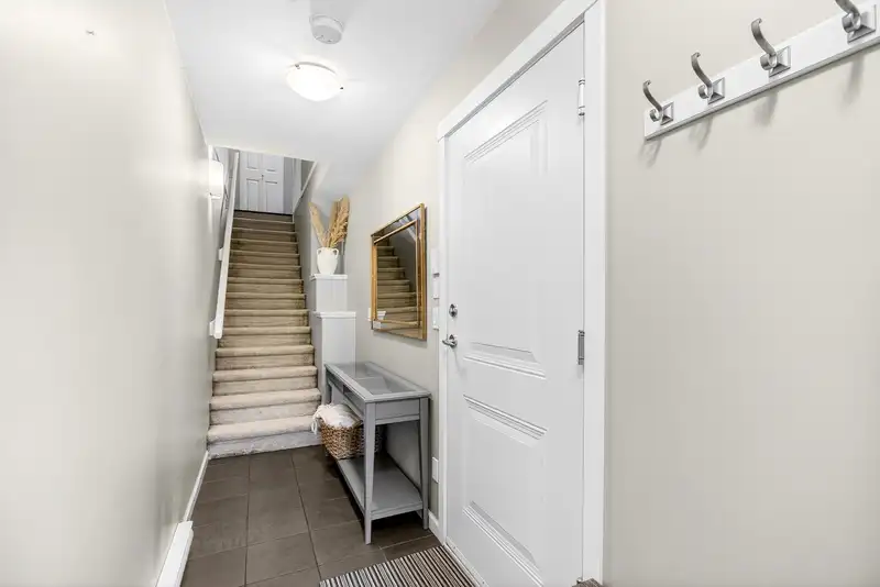 44 19505 68A AVENUE - photo 3 of 38