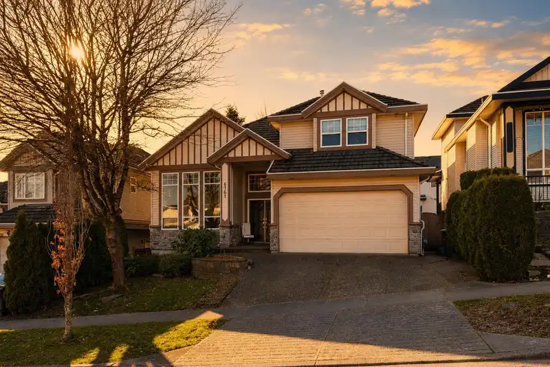 6761 145A STREET - photo 2 of 20