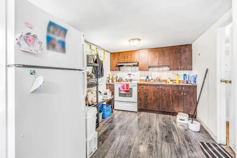 9546 126 STREET - photo 4 of 10