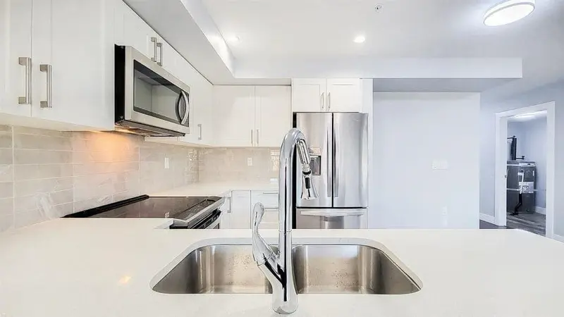 103 1990 WESTMINSTER AVENUE - photo 4 of 12