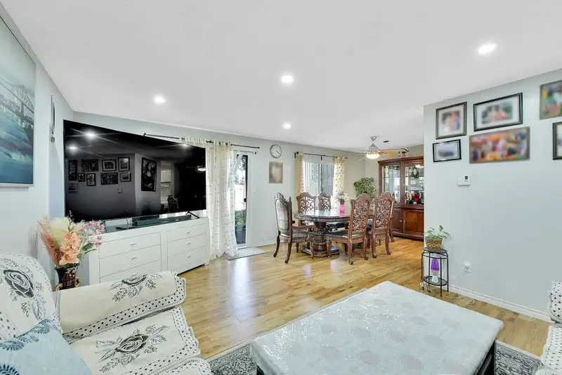 301 9266 122 STREET - photo 3 of 28