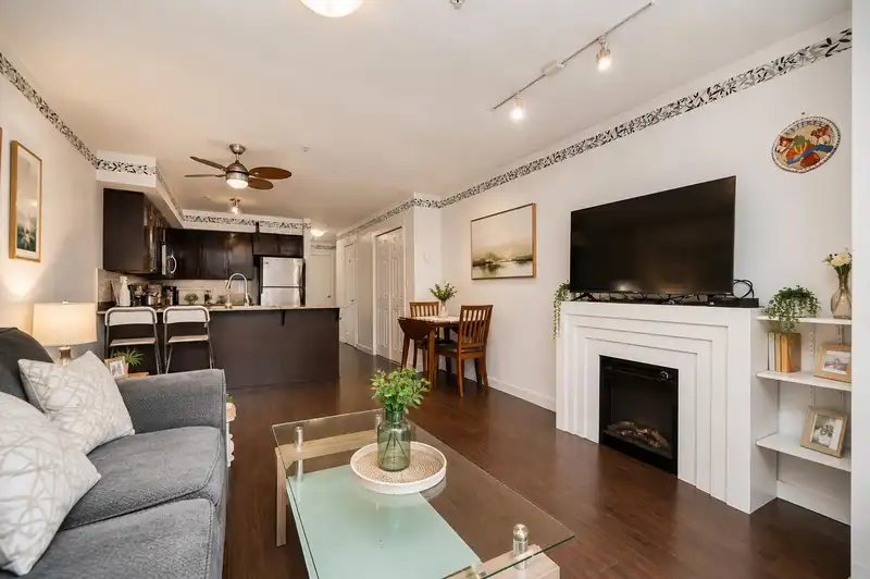 103 13958 108 AVENUE - photo 3 of 23