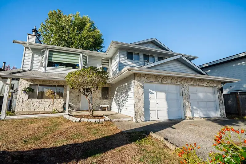 14523 89 AVENUE - photo 2 of 25