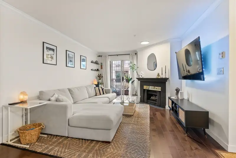 323 15268 105 AVENUE - photo 3 of 25