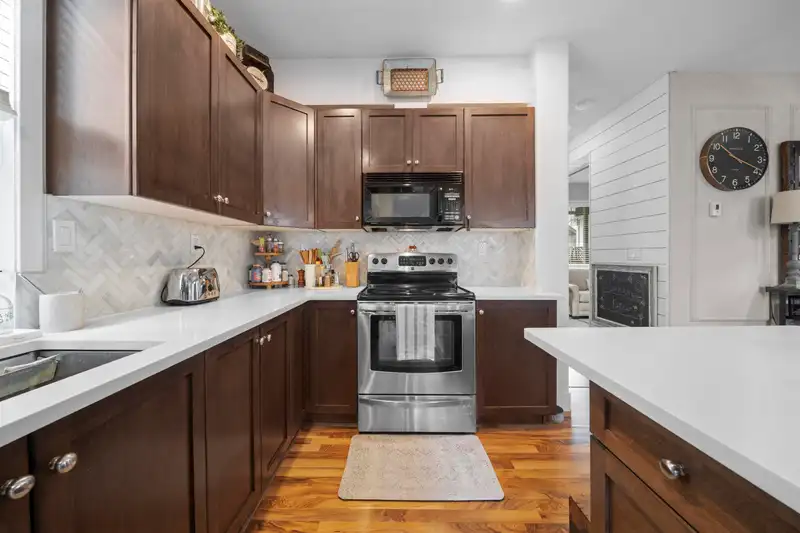16547 60TH AVENUE - photo 4 of 39