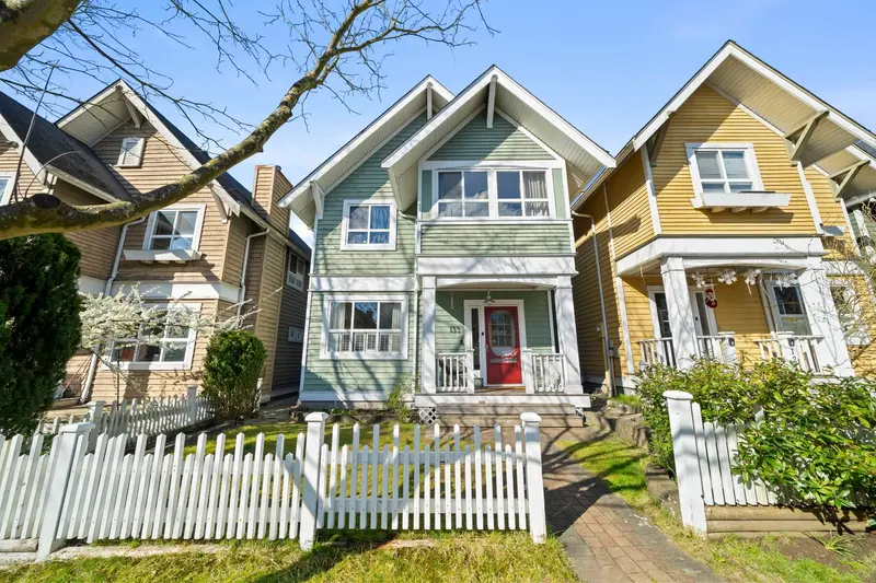 133 STAR CRESCENT - photo 1 of 25