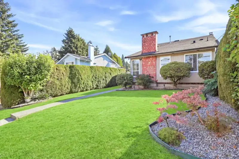 13902 80 AVENUE - photo 1 of 25