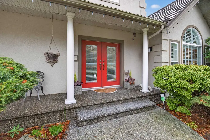 18055 98 AVENUE - photo 3 of 25