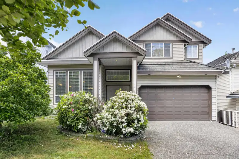 13791 62 AVENUE - photo 3 of 39
