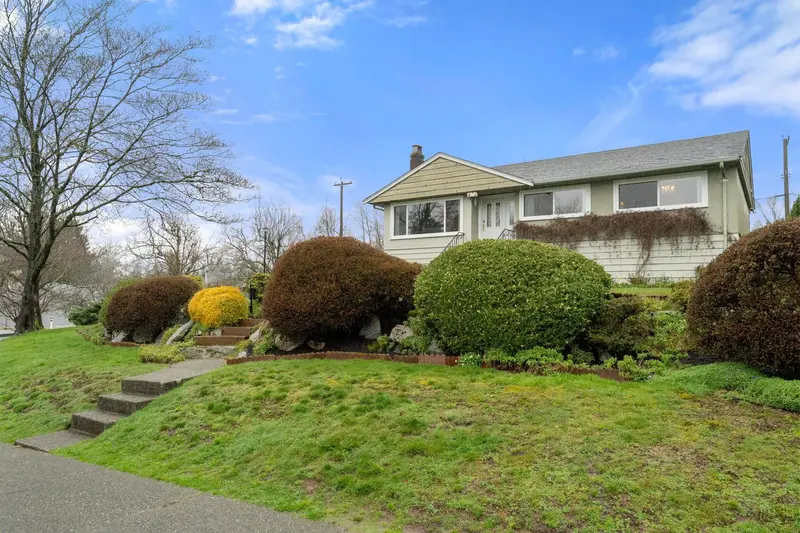 462 W 26TH STREET - photo 3 of 25