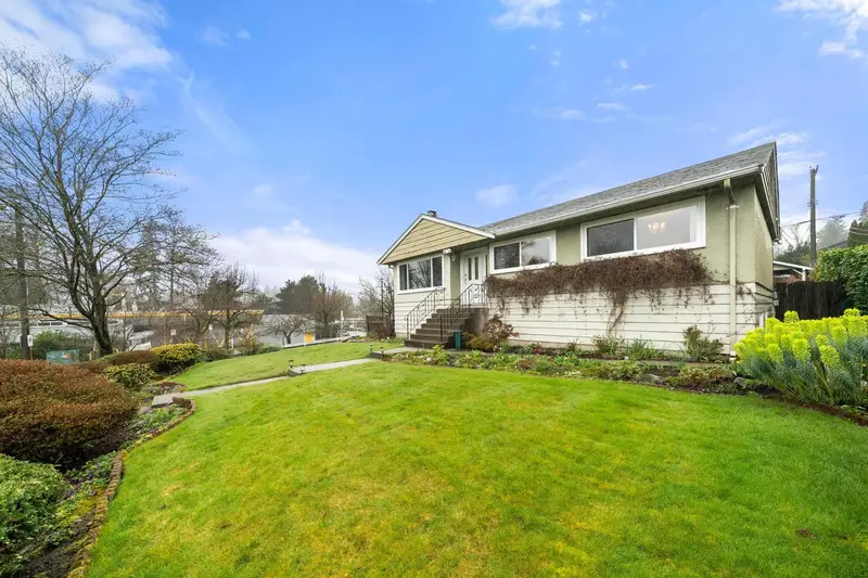 462 W 26TH STREET - photo 4 of 25