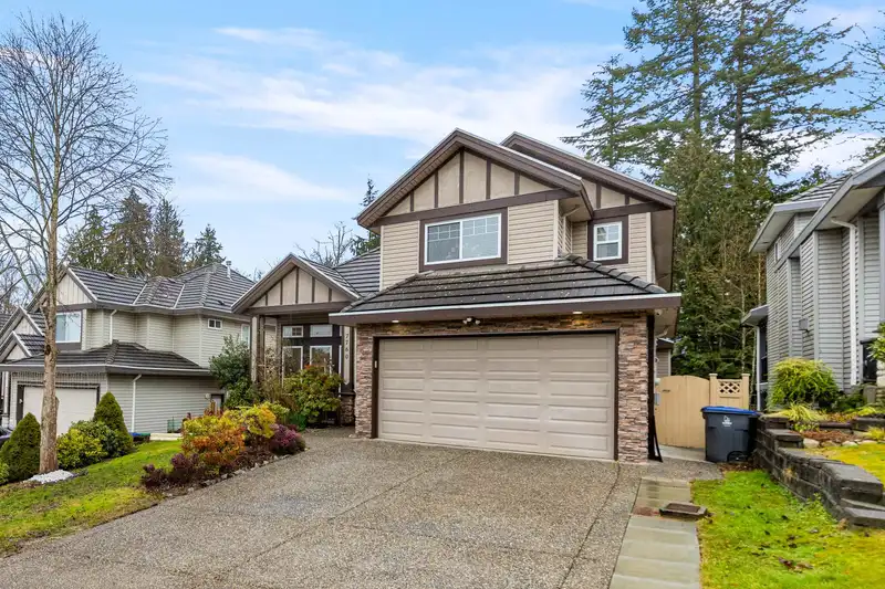 7760 145A STREET - photo 2 of 40