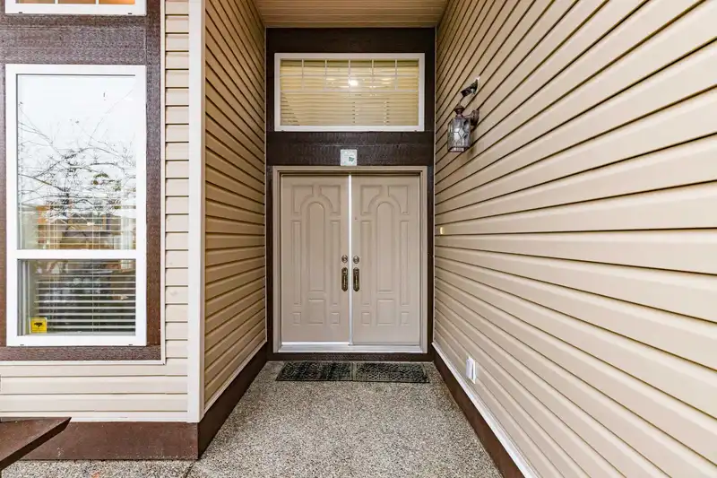 7760 145A STREET - photo 4 of 40