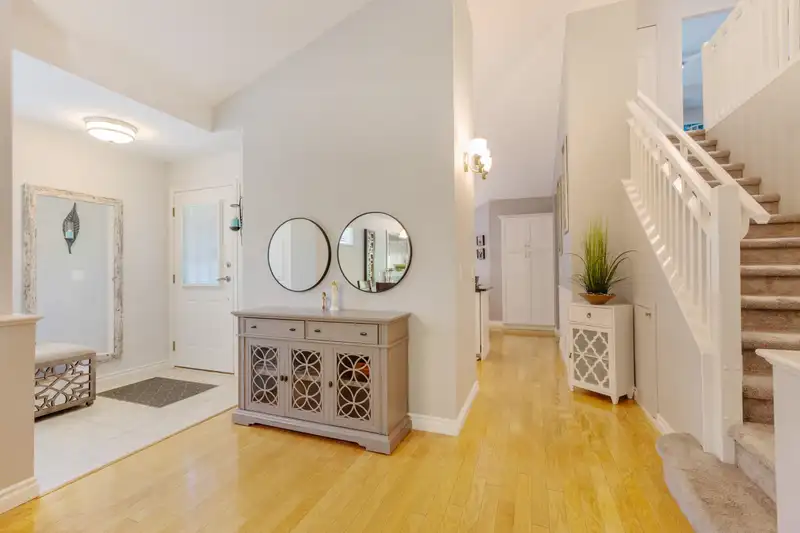 52 17917 68 AVENUE - photo 2 of 25