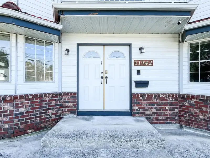 11942 99 AVENUE - photo 3 of 40