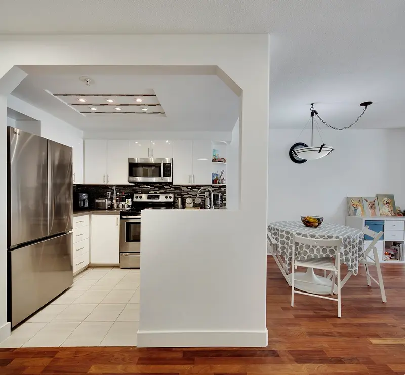 206 1650 GRANT AVENUE - photo 3 of 25