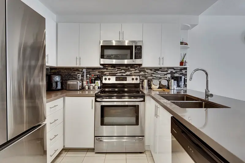 206 1650 GRANT AVENUE - photo 4 of 25