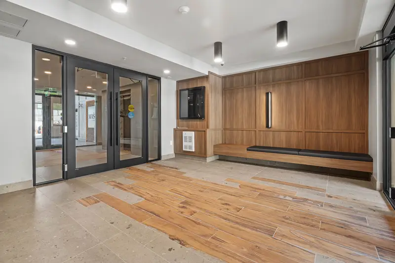 103 2771 MONTROSE AVENUE - photo 4 of 25