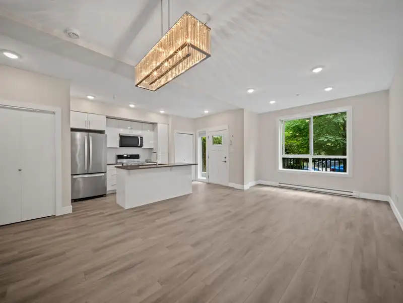 118 15351 101 AVENUE - photo 2 of 35