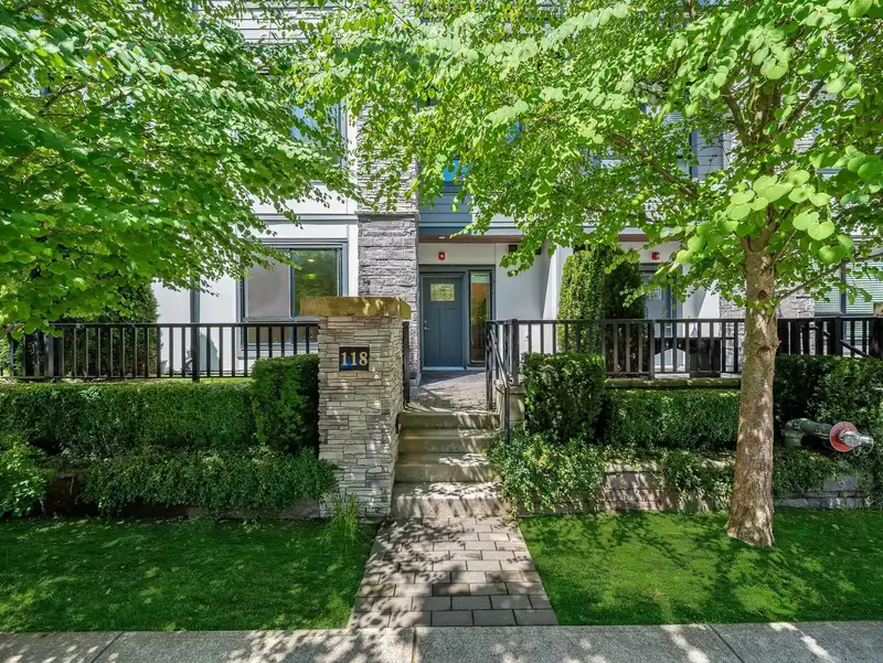 118 15351 101 AVENUE - photo 4 of 35