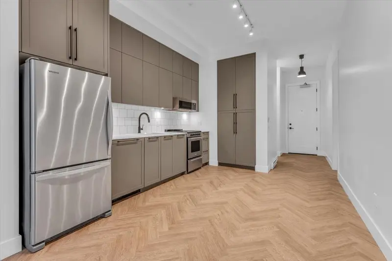 112 13929 105 BOULEVARD - photo 4 of 25