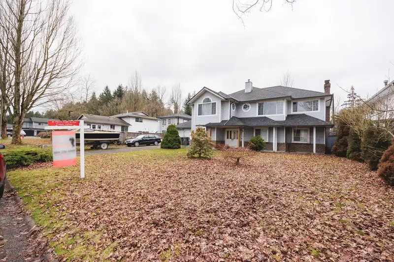 9437 151 STREET - photo 2 of 40