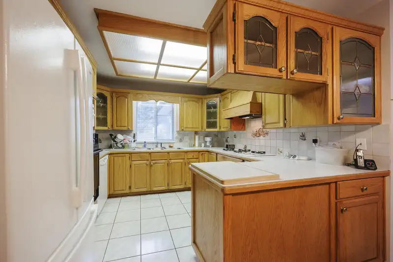 9437 151 STREET - photo 4 of 40