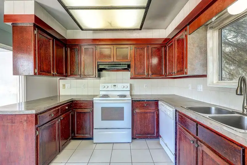 11243 136 STREET - photo 3 of 37