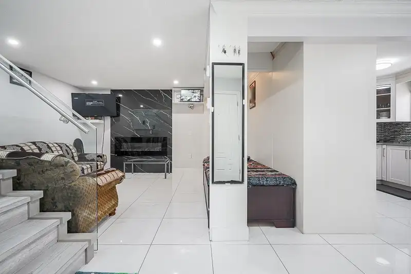7346 129A STREET - photo 2 of 40