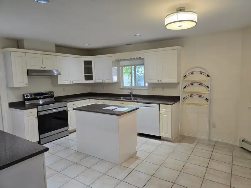 12773 67 AVENUE - photo 2 of 29