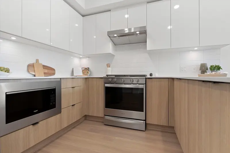 207 2277 HAWTHORNE AVENUE - photo 3 of 25