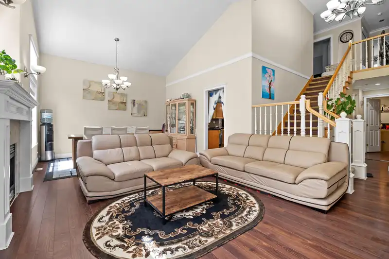 16208 93A AVENUE - photo 3 of 34