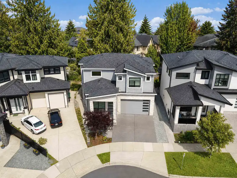 6342 150A STREET - photo 4 of 37
