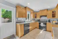 8333 167A STREET - thumbnail 3