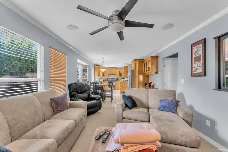 8333 167A STREET - photo 4 of 40