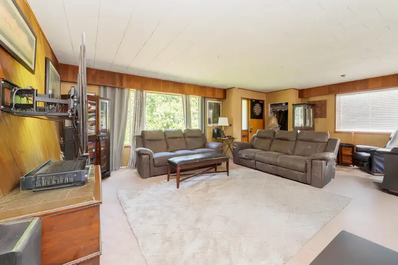 14290 88 AVENUE - photo 3 of 23