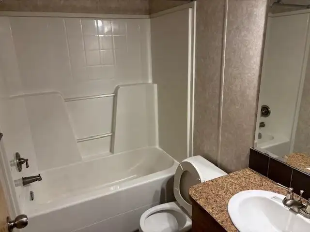 97 7790 KING GEORGE BOULEVARD - photo 4 of 8