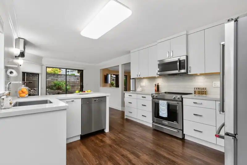 137 15153 98 AVENUE - photo 3 of 25