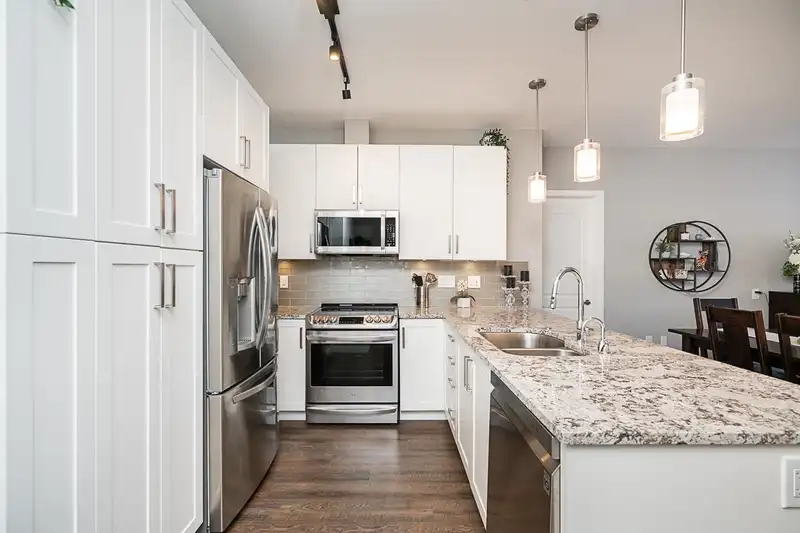 213 6490 194 STREET - photo 4 of 40