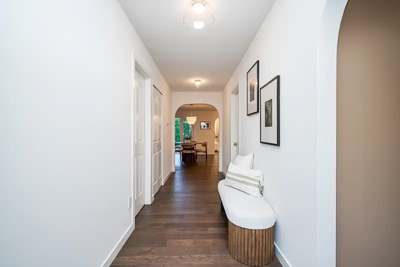 15512 112 AVENUE - photo 4 of 39