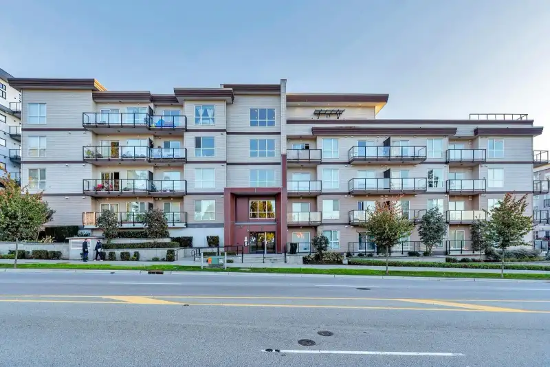514 13768 108 AVENUE - photo 1 of 9