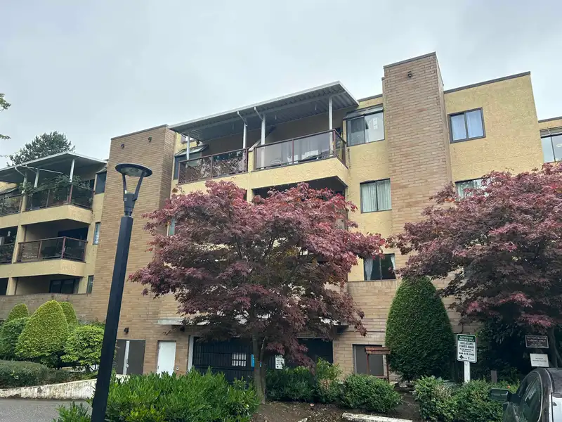 206 10157 UNIVERSITY DRIVE - photo 1 of 7