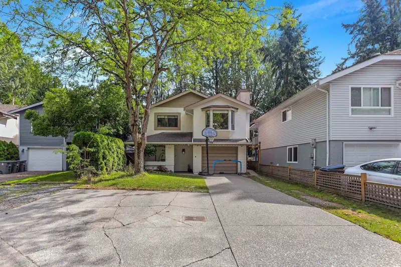 6064 195A STREET - photo 2 of 30