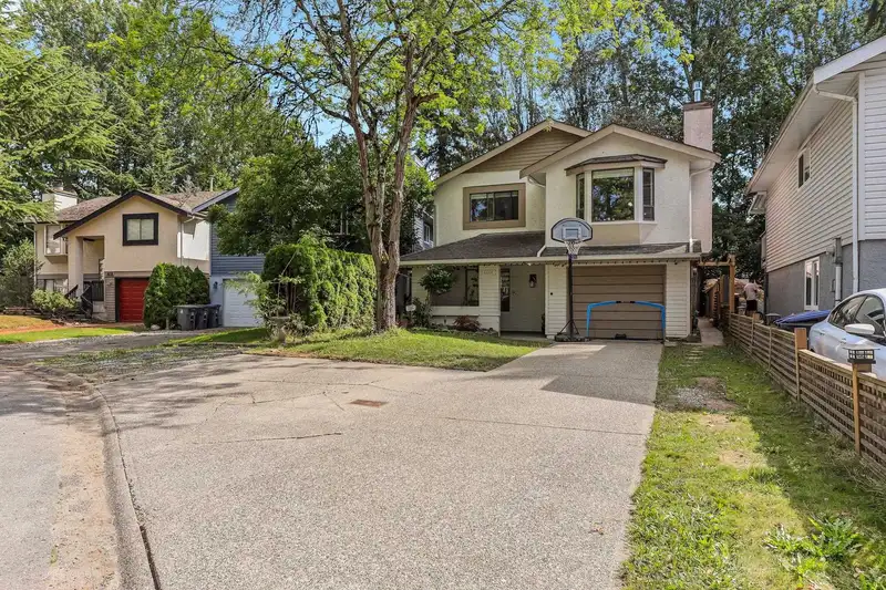 6064 195A STREET - photo 4 of 30